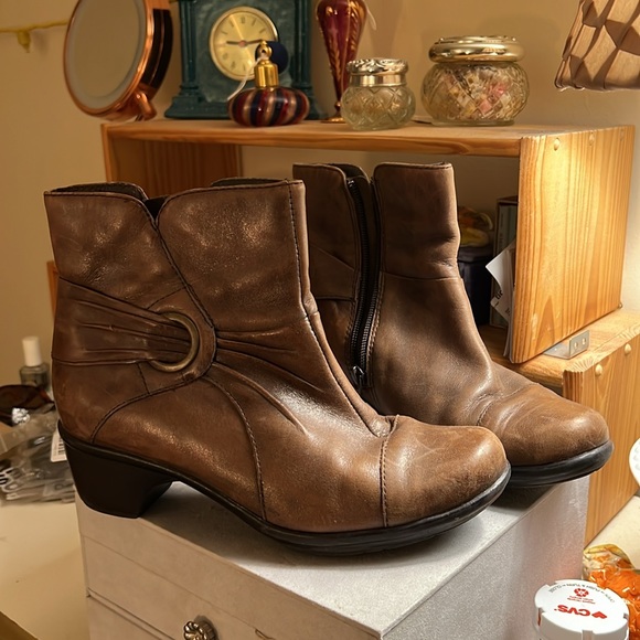 Clarks leather ankle boots, brown, size 6.5M - Picture 3 of 5